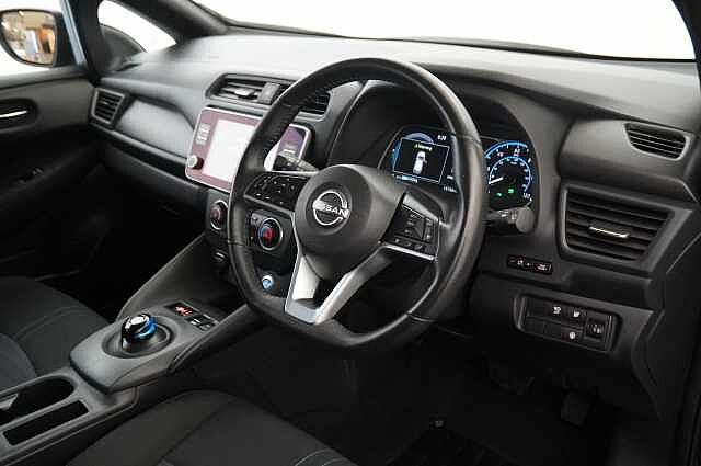 Nissan LEAF 39KW Acenta Auto with Rear View Camera and Apple + Android Integration