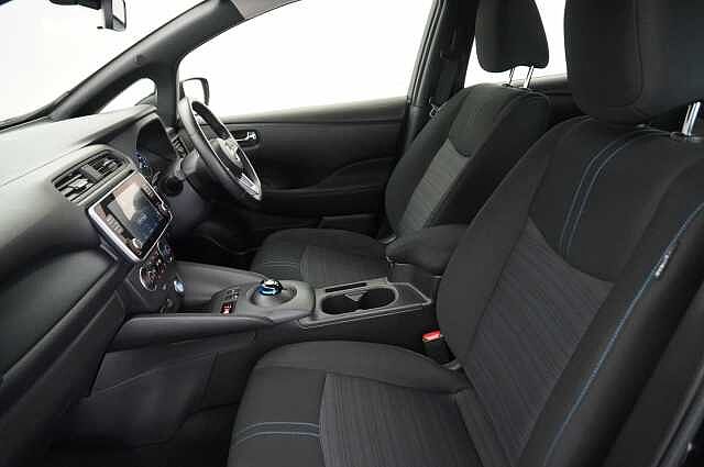 Nissan LEAF 39KW Acenta Auto with Rear View Camera and Apple + Android Integration