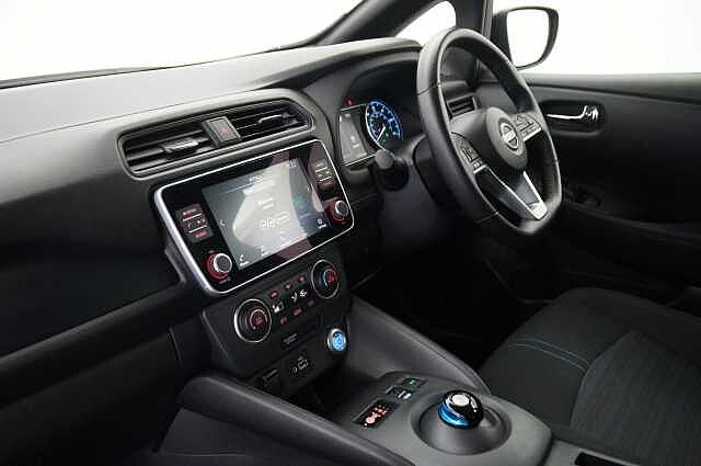 Nissan LEAF 39KW Acenta Auto with Rear View Camera and Apple + Android Integration