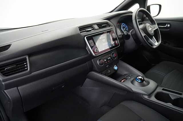 Nissan LEAF 39KW Acenta Auto with Rear View Camera and Apple + Android Integration
