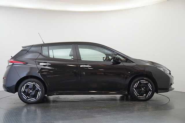 Nissan LEAF 39KW Acenta Auto with Rear View Camera and Apple + Android Integration