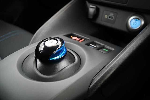 Nissan LEAF 39KW Acenta Auto with Rear View Camera and Apple + Android Integration