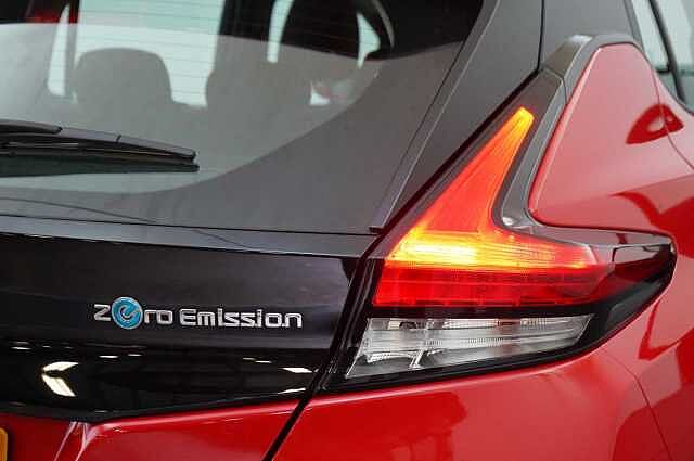 Nissan LEAF 40KW Acenta Auto with Intelligent Cruise Control and Rear View Camera
