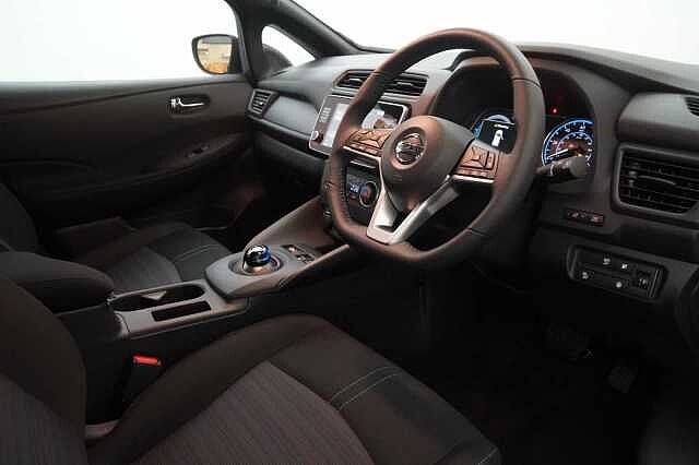 Nissan LEAF 40KW Acenta Auto with Intelligent Cruise Control and Rear View Camera