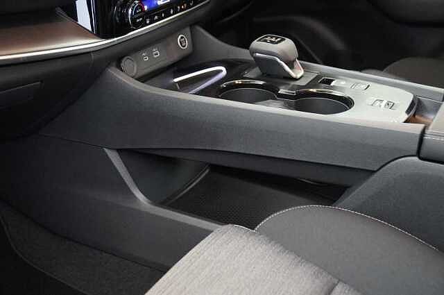 Nissan X-Trail 1.5 VC-T MH 163 N-Connecta X-Tronic Auto with 5 Seats + Nav and 360 Cameras