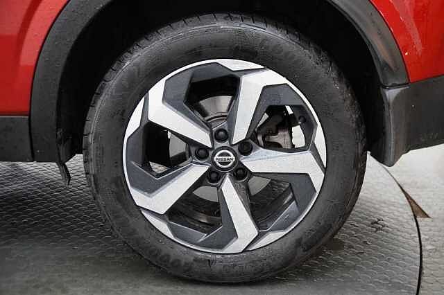 Nissan Qashqai 1.3 DIG-T MH 158 2WD N-Connecta X-Tronic Auto with Nav + 360 View Cameras