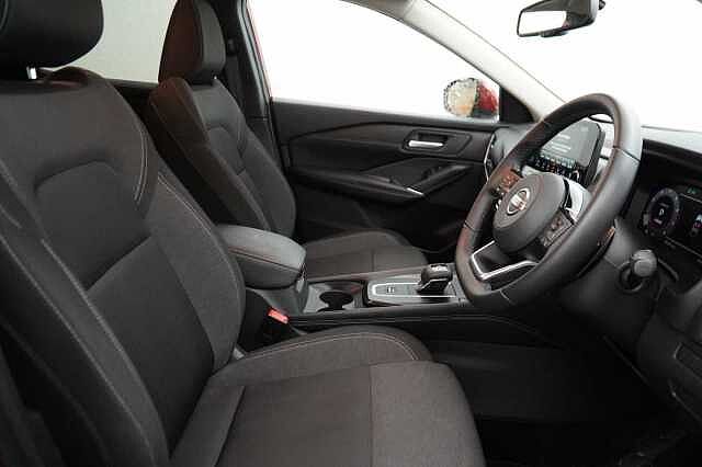 Nissan Qashqai 1.3 DIG-T MH 158 2WD N-Connecta X-Tronic Auto with Nav + 360 View Cameras