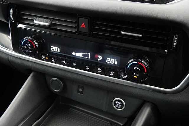 Nissan Qashqai 1.3 DIG-T MH 158 2WD N-Connecta X-Tronic Auto with Nav + 360 View Cameras