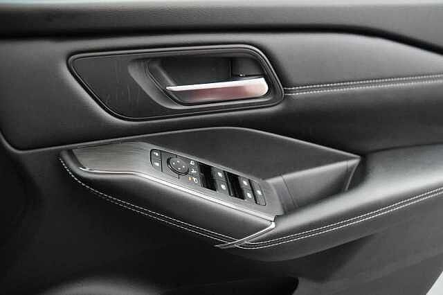 Nissan Qashqai 1.3 DIG-T MH 158 2WD N-Connecta X-Tronic Auto with Nav + 360 View Cameras