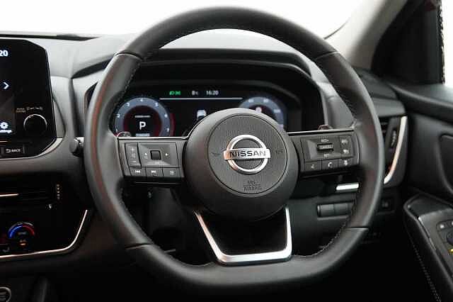 Nissan Qashqai 1.3 DIG-T MH 158 2WD N-Connecta X-Tronic Auto with Nav + 360 View Cameras