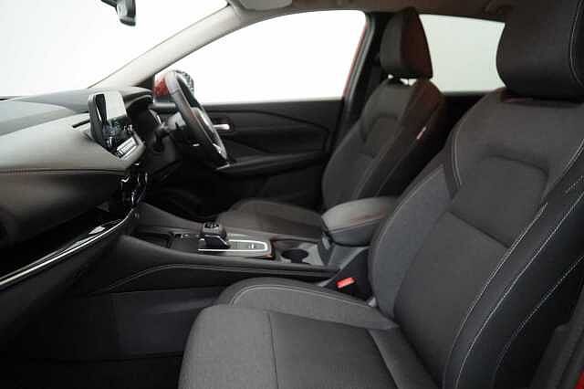 Nissan Qashqai 1.3 DIG-T MH 158 2WD N-Connecta X-Tronic Auto with Nav + 360 View Cameras