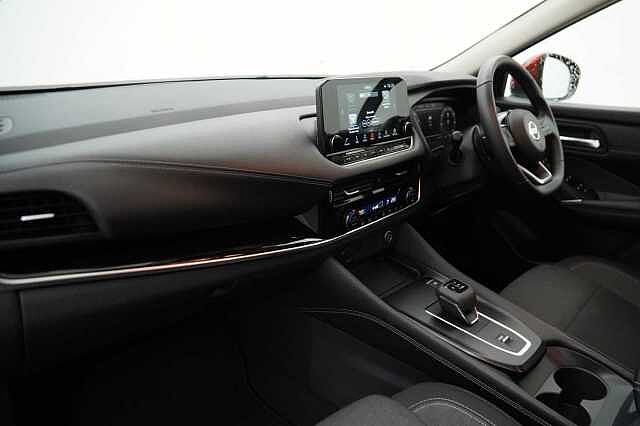 Nissan Qashqai 1.3 DIG-T MH 158 2WD N-Connecta X-Tronic Auto with Nav + 360 View Cameras