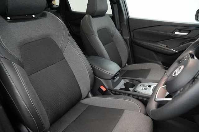 Nissan Qashqai 1.3 DIG-T MH 140 N-Connecta with Glass Roof Pack + Sat Nav and 360 Cameras