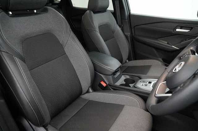 Nissan Qashqai 1.3 DIG-T MH 140 N-Connecta with Glass Roof Pack + Sat Nav and 360 Cameras