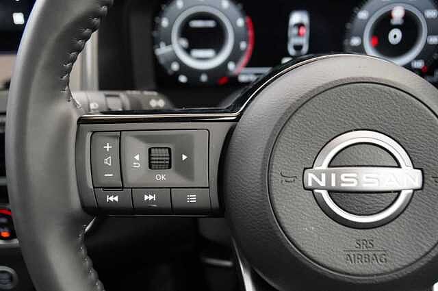 Nissan Qashqai 1.3 DIG-T MH 140 N-Connecta with Glass Roof Pack + Sat Nav and 360 Cameras