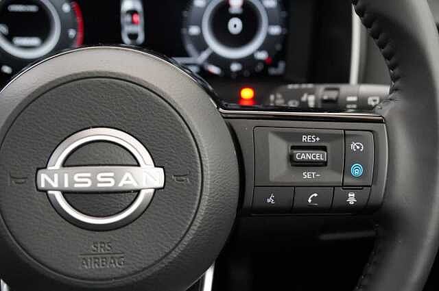 Nissan Qashqai 1.3 DIG-T MH 140 N-Connecta with Glass Roof Pack + Sat Nav and 360 Cameras