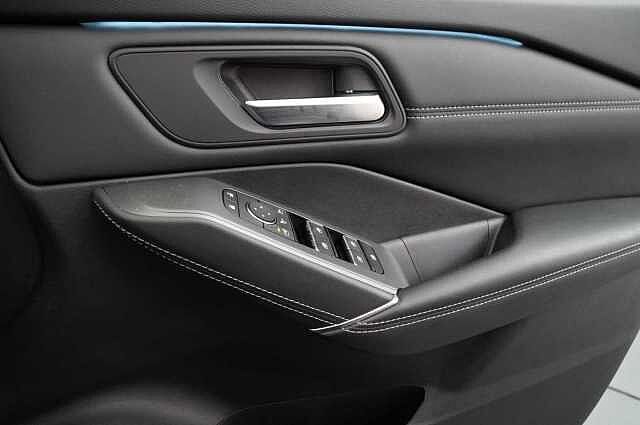 Nissan Qashqai 1.3 DIG-T MH 140 N-Connecta with Glass Roof Pack + Sat Nav and 360 Cameras