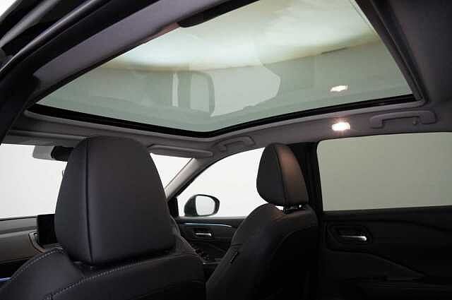 Nissan Qashqai 1.3 DIG-T MH 140 N-Connecta with Glass Roof Pack + Sat Nav and 360 Cameras