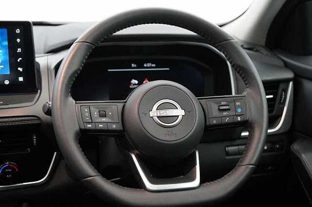 Nissan Qashqai 1.3 DIG-T MH 140 N-Connecta with Glass Roof Pack + Sat Nav and 360 Cameras
