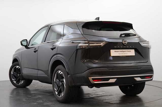 Nissan Qashqai 1.3 DIG-T MH 140 N-Connecta with Glass Roof Pack + Sat Nav and 360 Cameras
