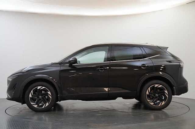 Nissan Qashqai 1.3 DIG-T MH 140 N-Connecta with Glass Roof Pack + Sat Nav and 360 Cameras