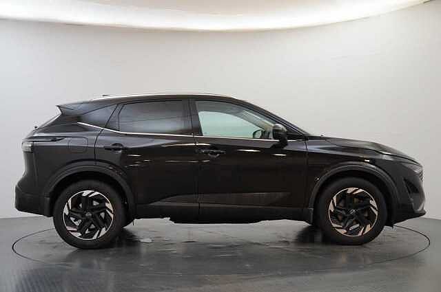 Nissan Qashqai 1.3 DIG-T MH 140 N-Connecta with Glass Roof Pack + Sat Nav and 360 Cameras