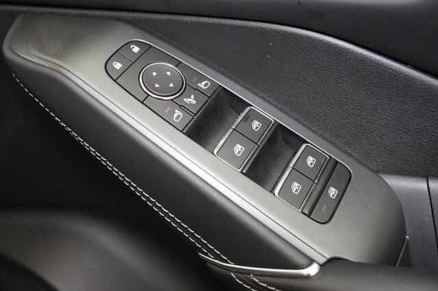 Nissan Qashqai 1.3 DIG-T MH 140 N-Connecta with Glass Roof Pack + Sat Nav and 360 Cameras