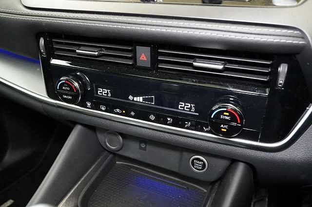 Nissan Qashqai 1.3 DIG-T MH 140 N-Connecta with Glass Roof Pack + Sat Nav and 360 Cameras