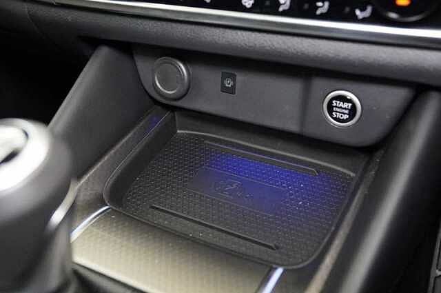 Nissan Qashqai 1.3 DIG-T MH 140 N-Connecta with Glass Roof Pack + Sat Nav and 360 Cameras