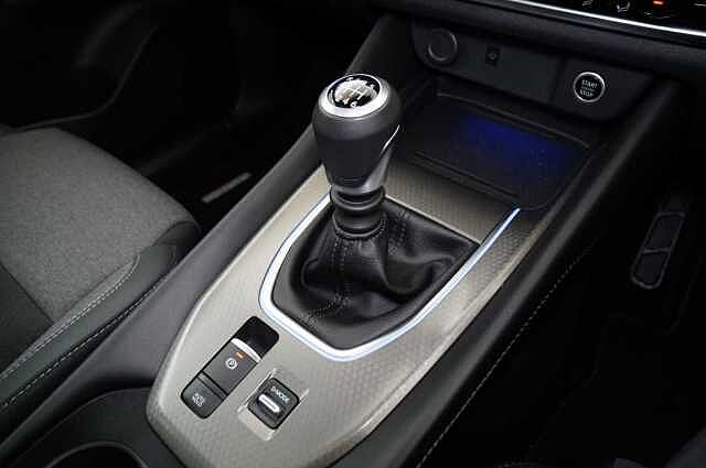 Nissan Qashqai 1.3 DIG-T MH 140 N-Connecta with Glass Roof Pack + Sat Nav and 360 Cameras