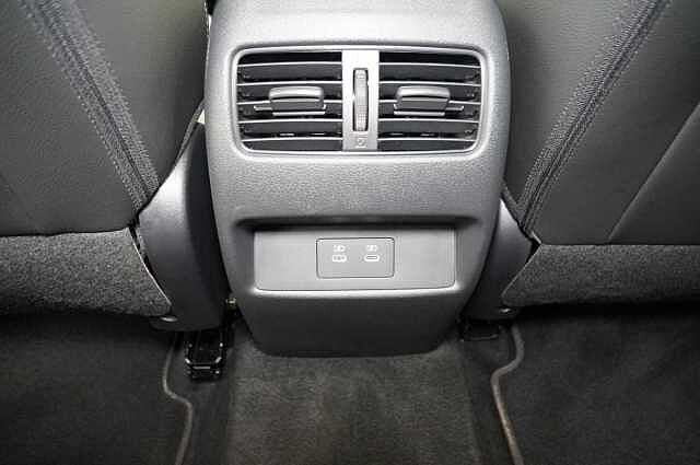 Nissan Qashqai 1.3 DIG-T MH 140 N-Connecta with Glass Roof Pack + Sat Nav and 360 Cameras