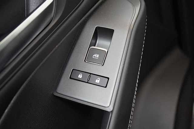 Nissan Qashqai 1.3 DIG-T MH 140 N-Connecta with Glass Roof Pack + Sat Nav and 360 Cameras