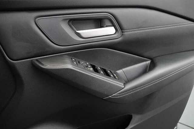 Nissan Qashqai 1.3 DIG-T MH 140 Acenta Premium with Rear View Camera and Intelligent Key