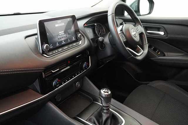 Nissan Qashqai 1.3 DIG-T MH 140 Acenta Premium with Rear View Camera and Intelligent Key
