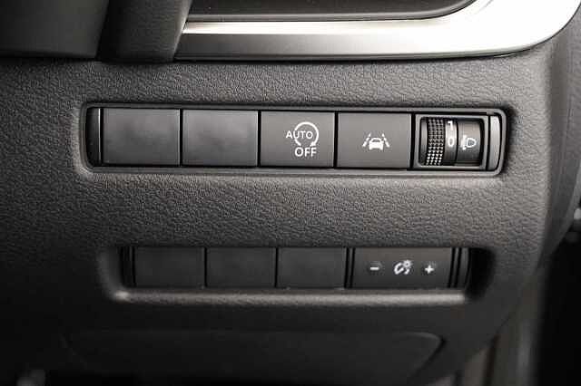 Nissan Qashqai 1.3 DIG-T MH 140 Acenta Premium with Rear View Camera and Intelligent Key