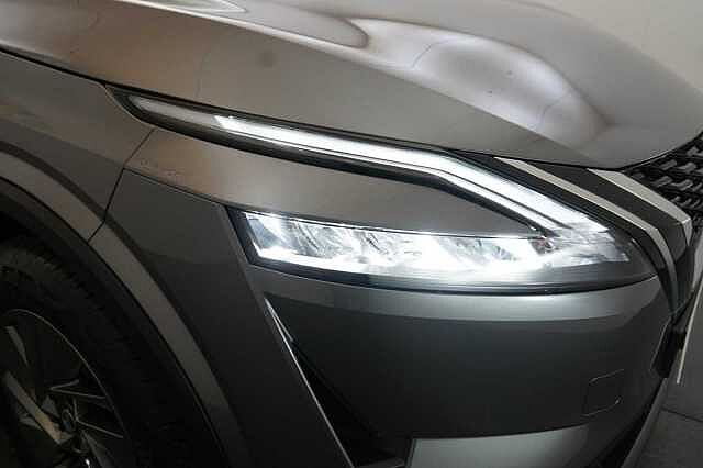 Nissan Qashqai 1.3 DIG-T MH 140 Acenta Premium with Rear View Camera and Intelligent Key