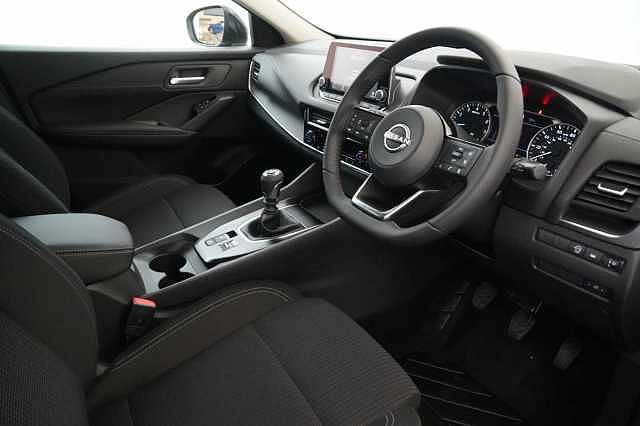 Nissan Qashqai 1.3 DIG-T MH 140 Acenta Premium with Rear View Camera and Intelligent Key