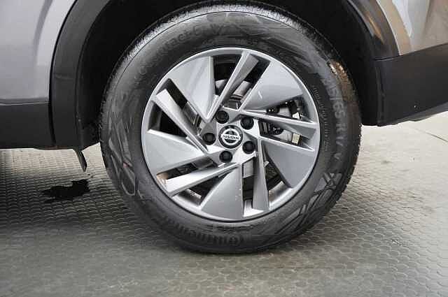 Nissan Qashqai 1.3 DIG-T MH 140 Acenta Premium with Rear View Camera and Intelligent Key