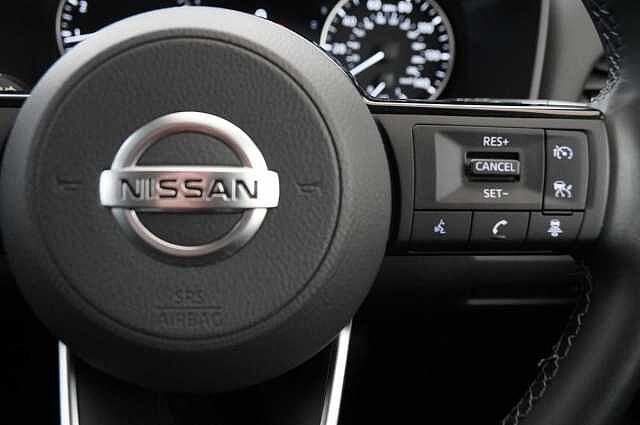 Nissan Qashqai 1.3 DIG-T MH 140 Acenta Premium with Rear View Camera and Intelligent Key