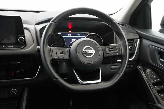 Nissan Qashqai 1.3 DIG-T MH 140 Acenta Premium with Rear View Camera and Intelligent Key