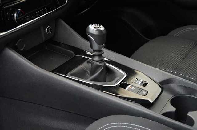 Nissan Qashqai 1.3 DIG-T MH 140 Acenta Premium with Rear View Camera and Intelligent Key