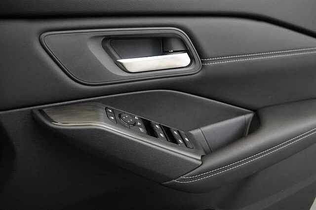 Nissan Qashqai 1.3 DIG-T MH 140 Acenta Premium with Rear View Camera and Intelligent Key