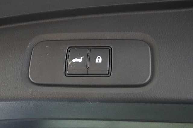 Nissan Qashqai 1.3 DIG-T MH 158 Tekna X-Tronic Auto with Glass Roof and Pro Pilot Assist