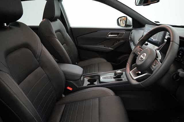 Nissan Qashqai 1.3 DIG-T MH 158 Tekna X-Tronic Auto with Glass Roof and Pro Pilot Assist