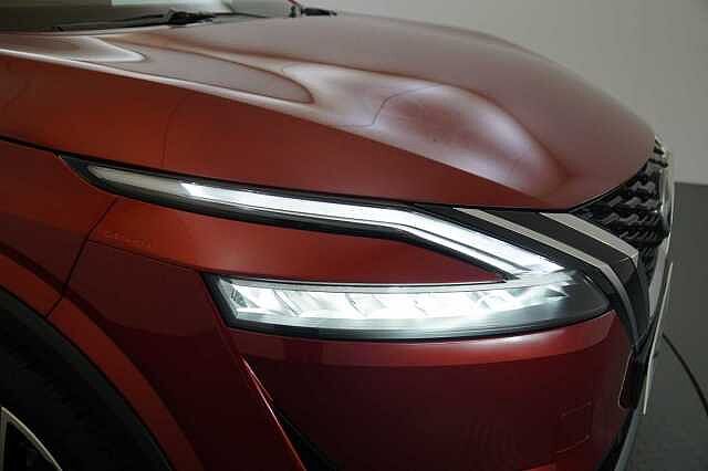 Nissan Qashqai 1.3 DIG-T MH 158 Tekna X-Tronic Auto with Glass Roof and Pro Pilot Assist