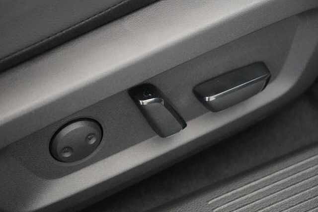 Nissan Qashqai 1.3 DIG-T MH 158 Tekna X-Tronic Auto with Glass Roof and Pro Pilot Assist