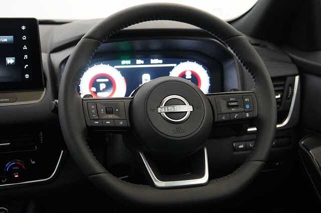 Nissan Qashqai 1.3 DIG-T MH 158 Tekna X-Tronic Auto with Glass Roof and Pro Pilot Assist