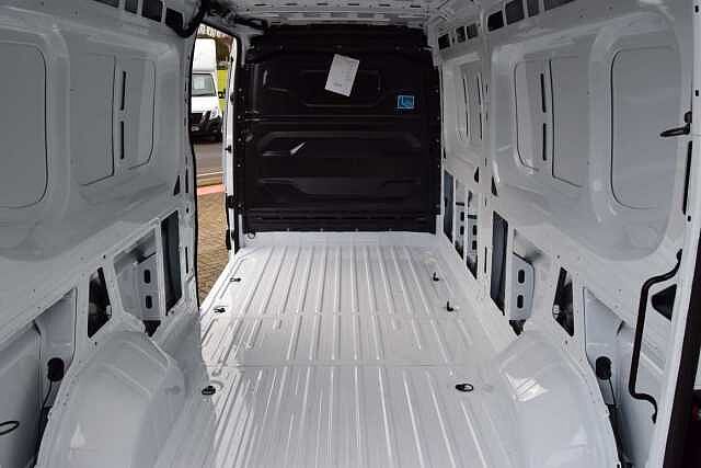 Nissan Interstar 2.0 dCi 130 Tekna L3 H2 3.5T Panel Van