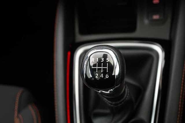 Nissan Qashqai 1.3 DIG-T 140 N-Motion Limited Edition with Glass Roof and LED Headlights