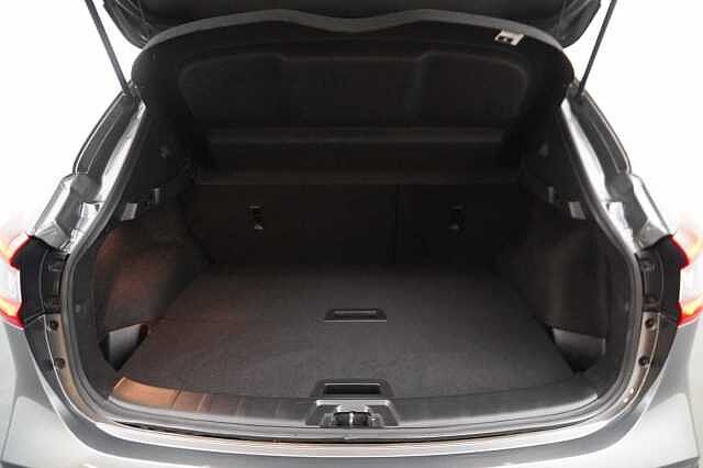 Nissan Qashqai 1.3 DIG-T 140 N-Motion Limited Edition with Glass Roof and LED Headlights